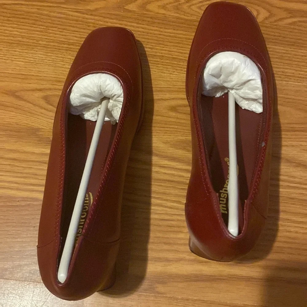 Mushrooms Heeled Loafers size 7 1/2 M. (CC)